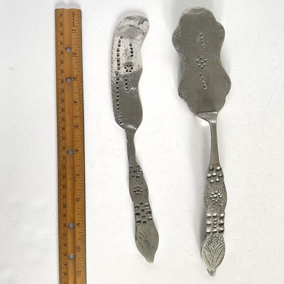 Handcrafted Aluminum Lasagna Knife Server Set With Embossed Floral Design Vtg - Picture 8 of 8